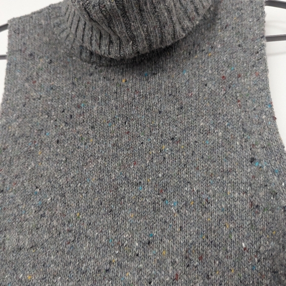 Club Monaco sleeveless sweater - Picture 1 of 5